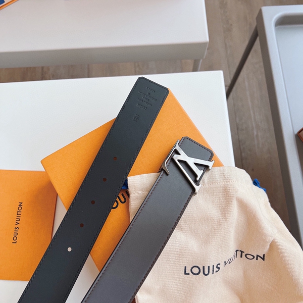 ルイヴィトンベルト背面デザイン